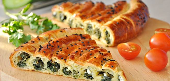 Слоёный пирог с сыром и зеленью – кулинарный рецепт